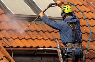 Démoussage et hydrofuge de toiture à Mérens-les-Vals
